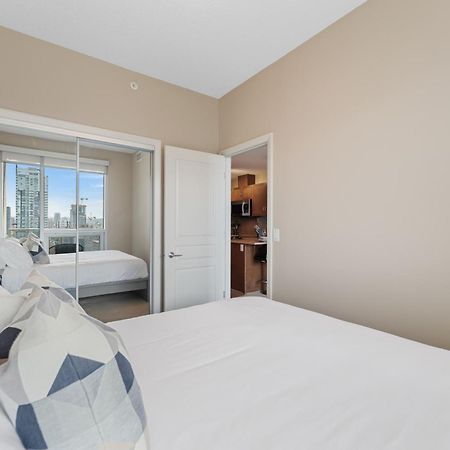 Heart Of Downtown Calgary Spacious Luxury Condo With Stunning Views And Premium Amenities מראה חיצוני תמונה