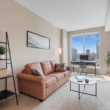 Heart Of Downtown Calgary Spacious Luxury Condo With Stunning Views And Premium Amenities מראה חיצוני תמונה