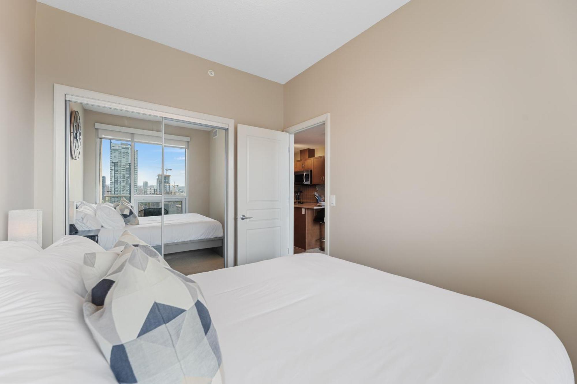 Heart Of Downtown Calgary Spacious Luxury Condo With Stunning Views And Premium Amenities מראה חיצוני תמונה